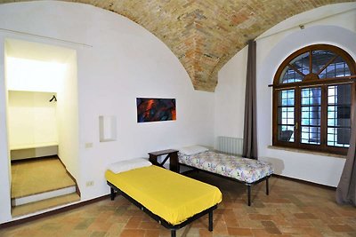 Welcoming apartment in Mantignana with shared...