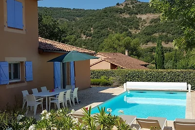 Moderne Villa in der Ardèche mit Schwimmbad