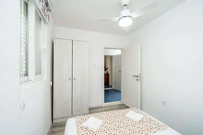 Apartment & Rooms Alan - Double Room with Sha...