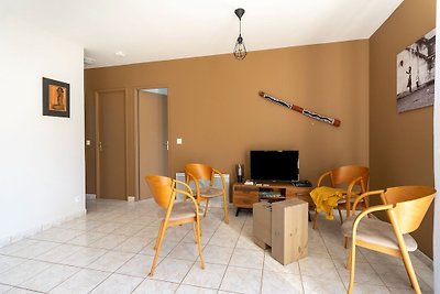 Sonniges Ferienhaus in Les Vans mit Terrasse