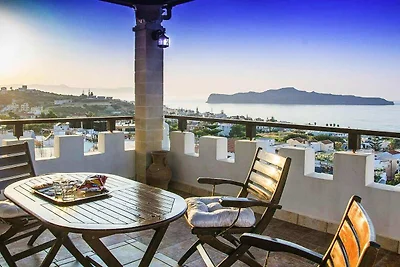 Modernes Ferienhaus in Stalos mit Balkon