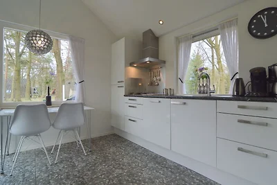 Abgeschiedene Ferienwohnung in dichtem Wald