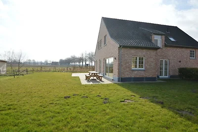Geräumiges Ferienhaus in Sint-Amands mit...