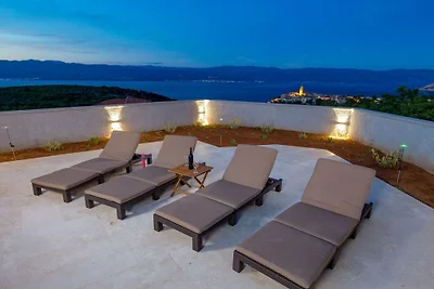 Villa in Vrbnik mit Schwimmbecken