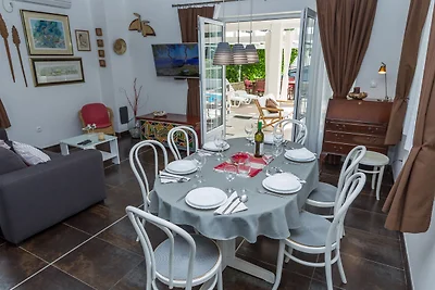 Geräumiges Ferienhaus in Molat mit Pool