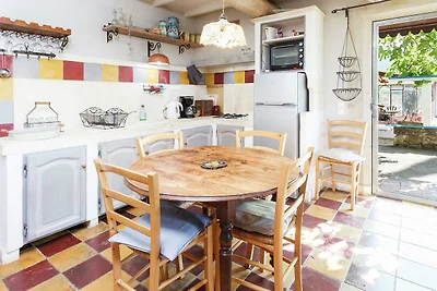 Spazioso Cottage a Oppede con Piscina