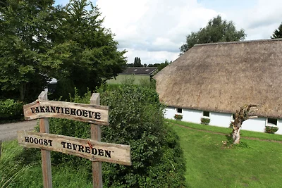 Bauernhaus in der Nהhe des Flusses in...
