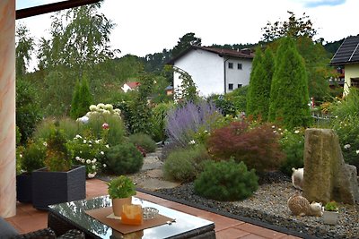 Malerische Wohnung mit Balkon, Garten, Lieges...
