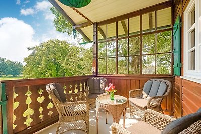 Idyllisches Ferienhaus mit Kamin und Terrasse