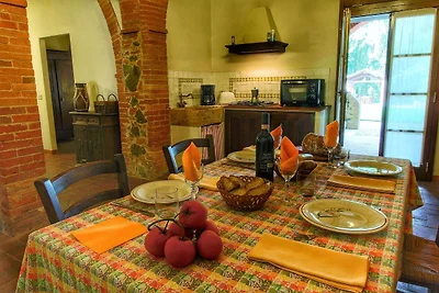 Pittoresca villa con piscina a Sinalunga