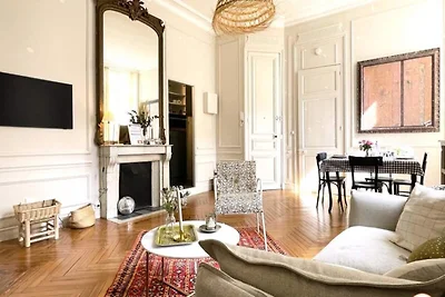 Le Crosne Parkplatz steht ruhig