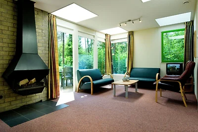 Bungalow con camino, non lontano da Assen