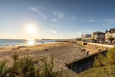 Villa in Les Sables d Olonne mit Pool