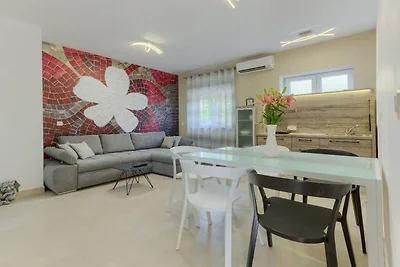 Majestic Kastel Stari Apartment with Terrace ...