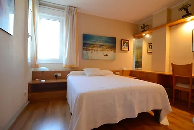 Appartement met twee kamers nabij supermarkt