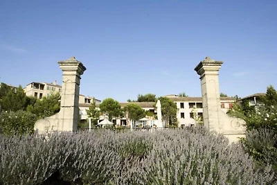 Wohnung in Mallemort nahe Pont Royal