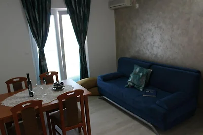 Appartement in Stara Novalja met groot terras