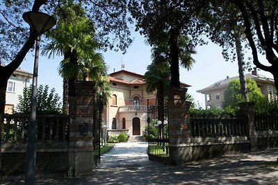 Exquisite Villa in Desenzano Del Garda am See