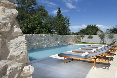 Villa in Banki met zwembad