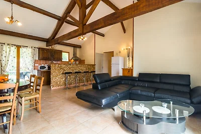 Pittoresca casa vacanze con piscina