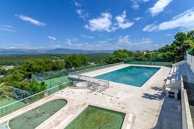 Tranquil Holiday Home in Mougins with Swimmin...