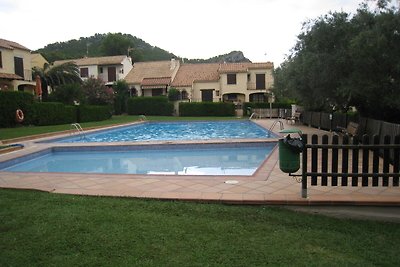 Ładny dom w Estartit ze wspólnym basenem w po...