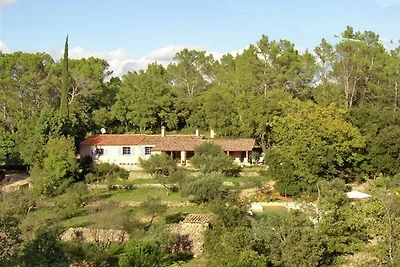 Ruhiges Ferienhaus mit Pool in Carces