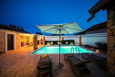 Villa con piscina privata e terrazza