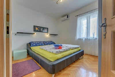 Apartment in Arbanija mit Whirlpool