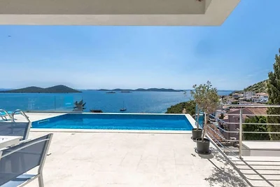 Luxury villa Fleur with pool
