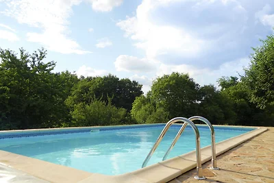 Schöne Villa in La Coquille mit Swimmingpool