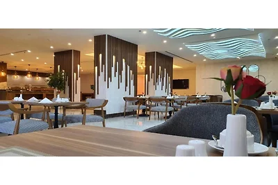 Deluxe King Haven Elegant Emerald Stay