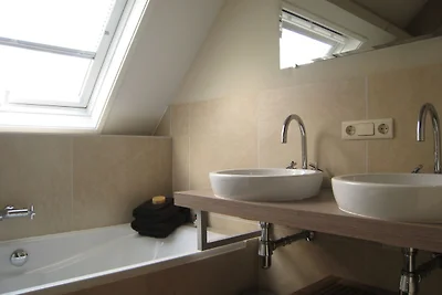 Elegante casa vacanze a Zuidzande con sauna