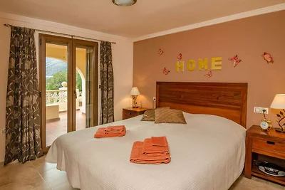 Accogliente villa con piscina privata a...