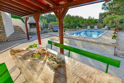 Luxuriöses Ferienhaus in Bibinje mit Sauna