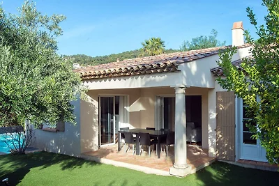 Villa mit Schwimmbad, nur 1 km. aus dem Meer