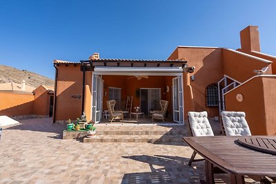 Villa met privezwembad en dakterras nabij...