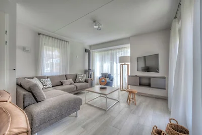 Stattliche Luxusvilla mit 3 Badezimmern, 1 km...