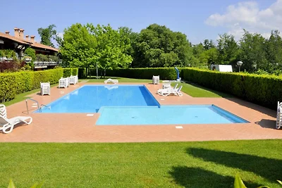 Ampia villa vivace con 3 appartamenti...