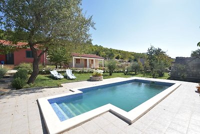 Luxuriöse Villa mit privatem Pool in Trilj,...
