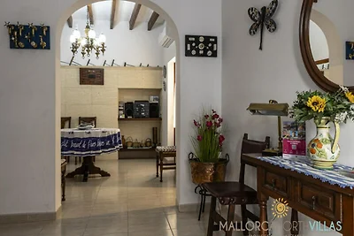 Haus in Pollenà mit Terrasse und Grill