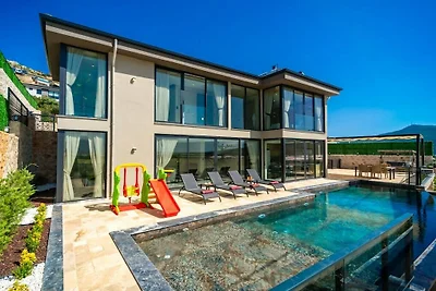 Villa in Kalkan mit Schwimmbecken