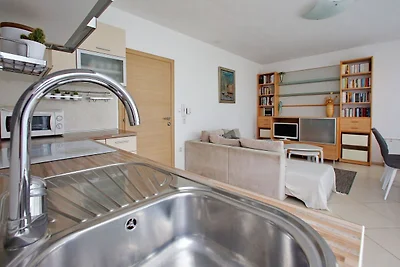 Sonnengeküsste Wohnung in Bibinje mit Garten