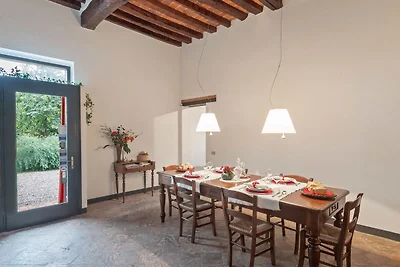 Einladendes Herrenhaus in Stagno mit Garten