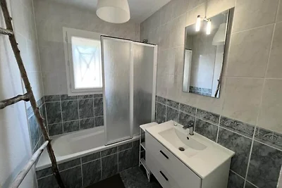 Villa mit Garten und Grill in ruhiger Lage