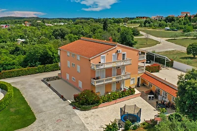 Appartement in Banjole met zwembad