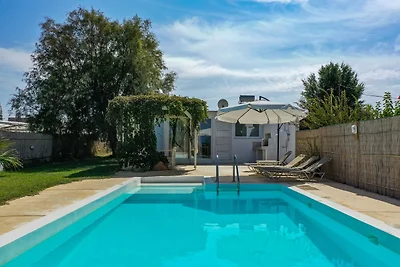 Villa in Sfakaki mit Pool & Strandnähe