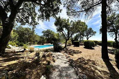 Villa in Valcros mit Pool und Meerblick
