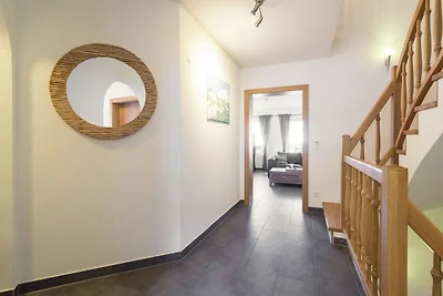 Luxuriöses Ferienhaus mit Terrasse in Tirol