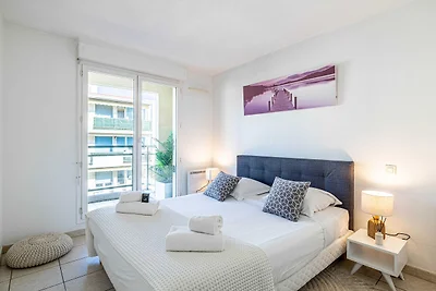 Licht appartement met één slaapkamer, parkeer...